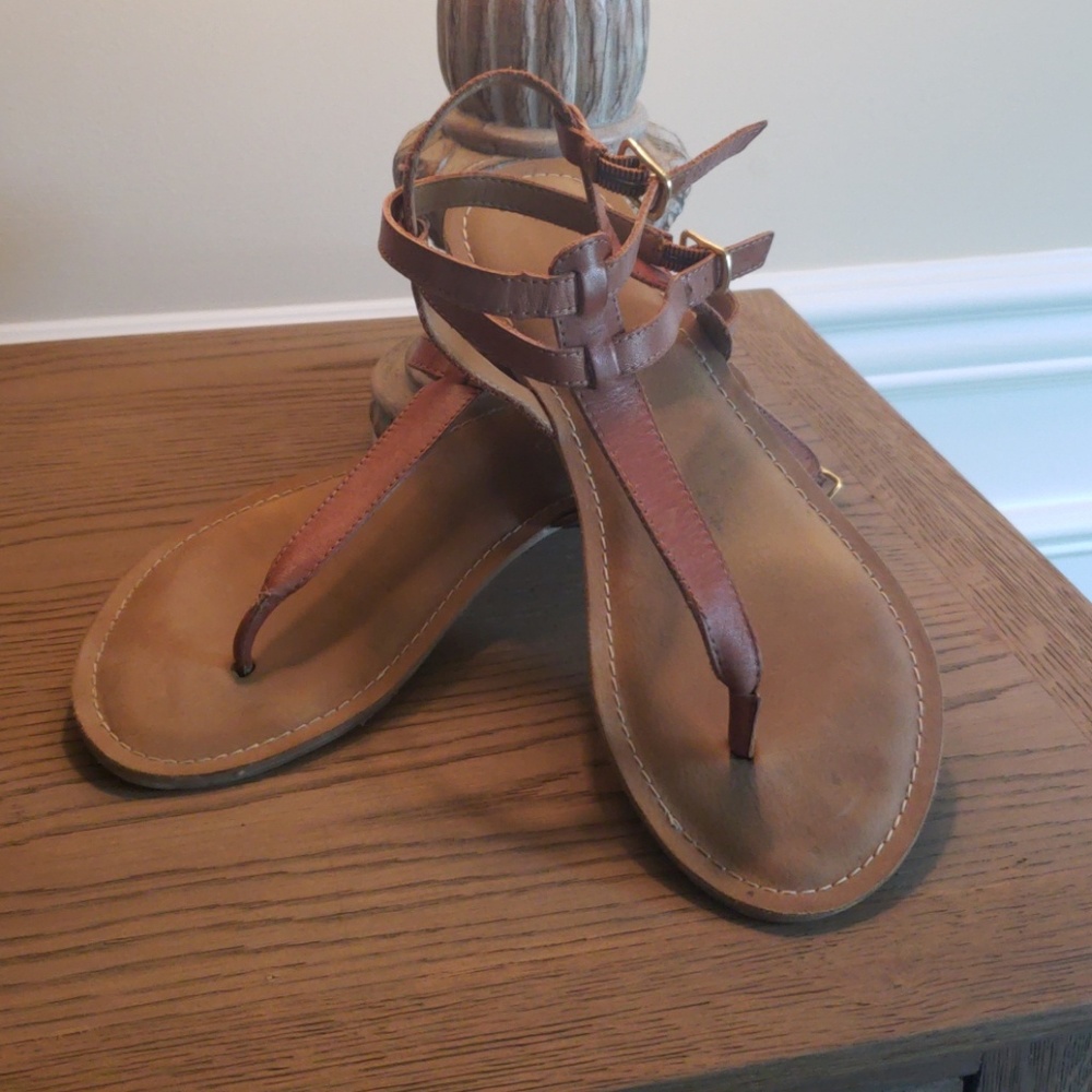 Franco Sarto sz 8 leather sandals flip flops